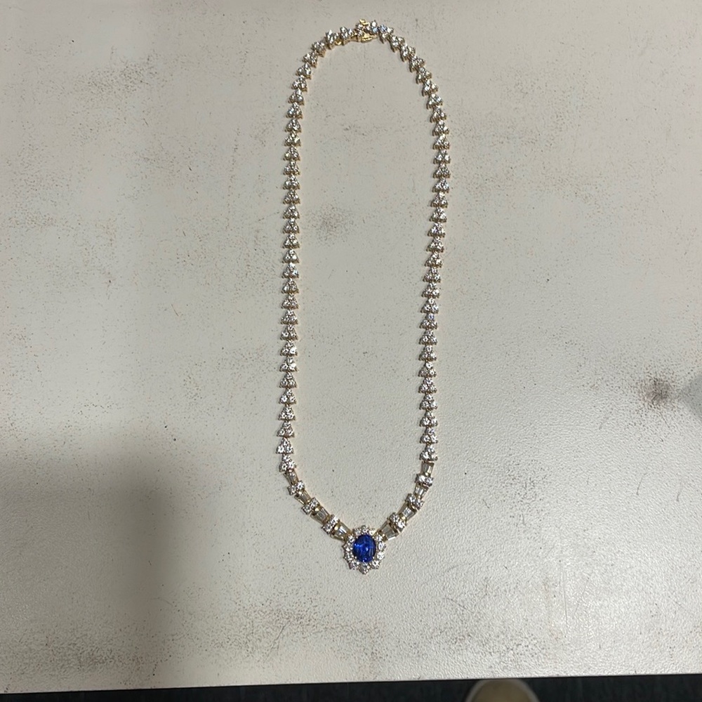 SOLD❤️❤️💙💙HOST PICK💙💙 Stunning diamond and sapphire show piece - Picture 4 of 10